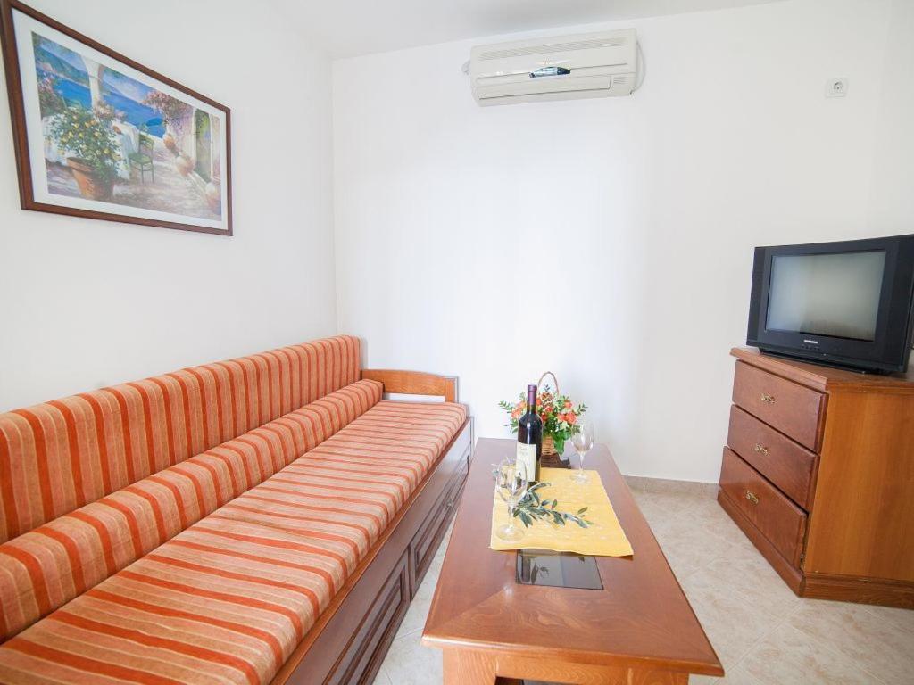Apartments Ivan Petrovac Bagian luar foto
