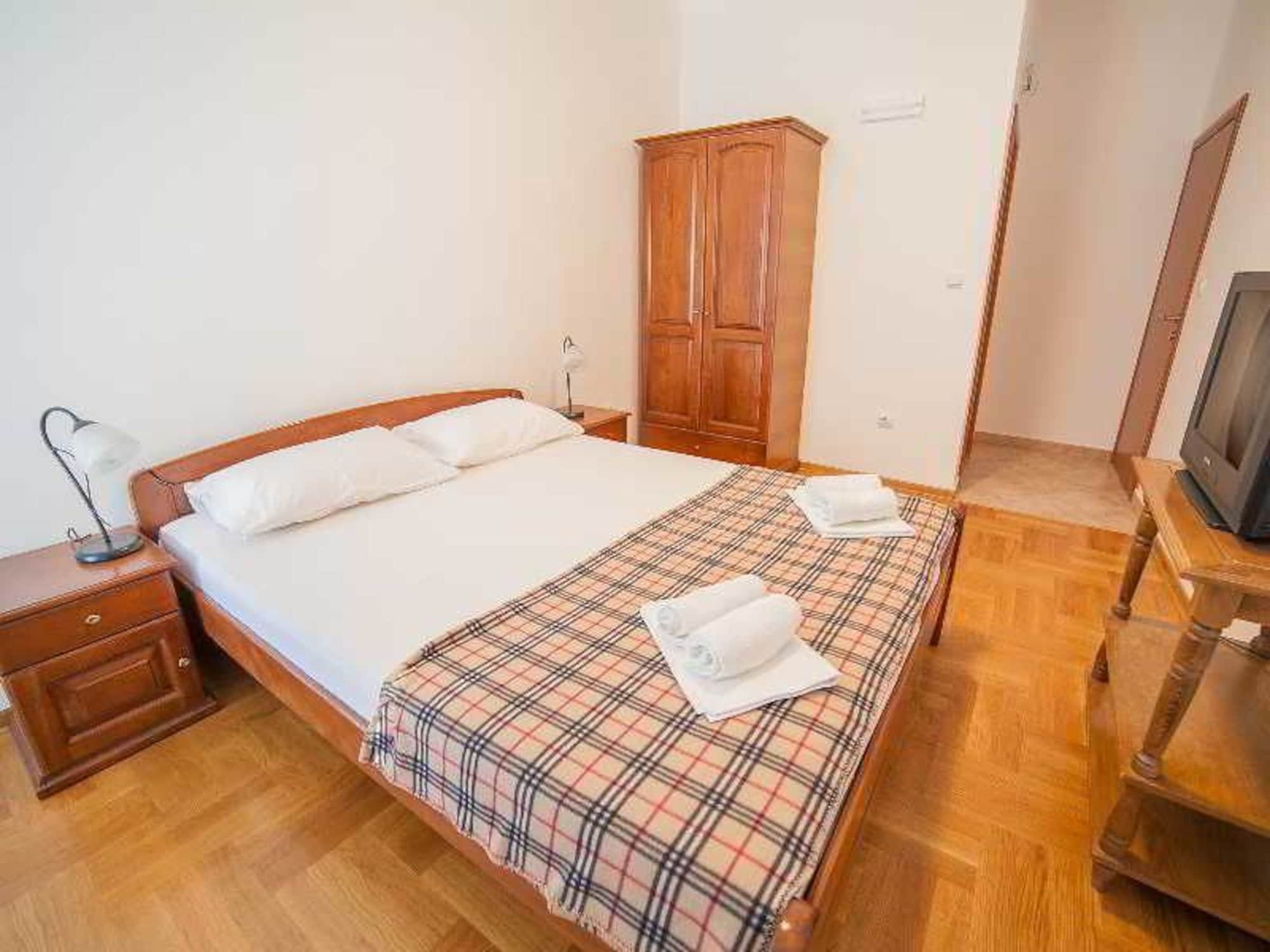 Apartments Ivan Petrovac Bagian luar foto